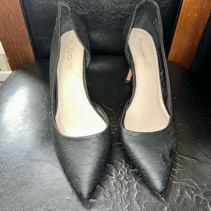 Black ALDO snake print leather pumps